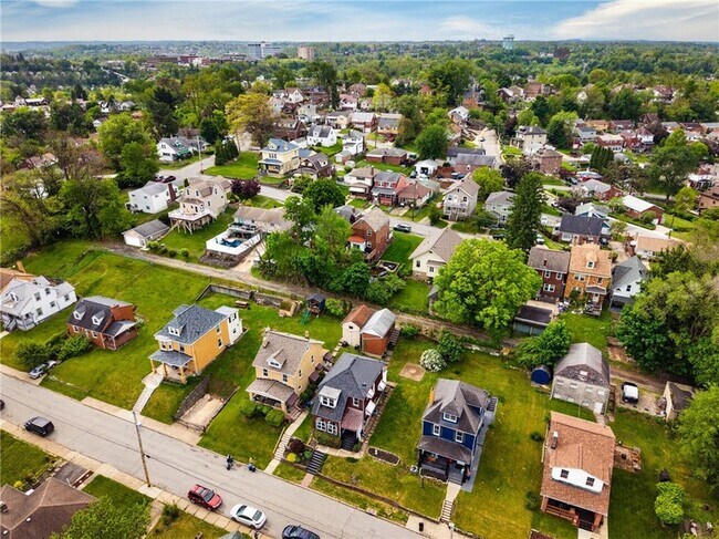Building Photo - 1227 Denisonview St