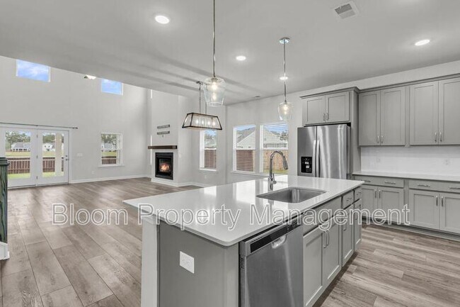 Building Photo - 450 Carrara Dr