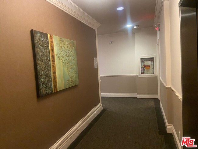 Building Photo - 1557 S Beverly Glen Blvd