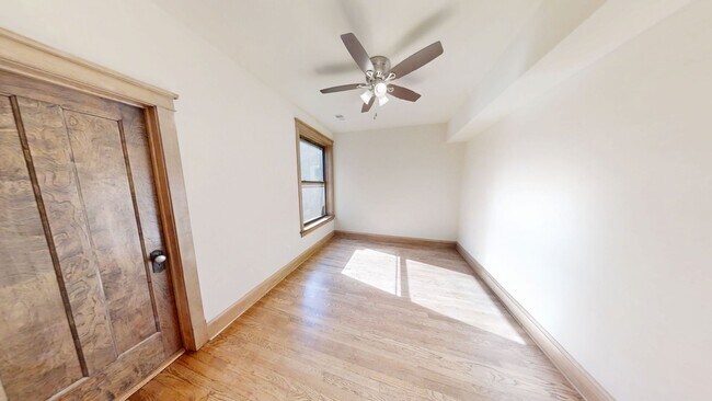 Building Photo - Lakeview Gem: 2 Bed, 1 Bath W/ In-Unit Laundry, D/W, Cent Air, Fireplace, Deck, Parking!