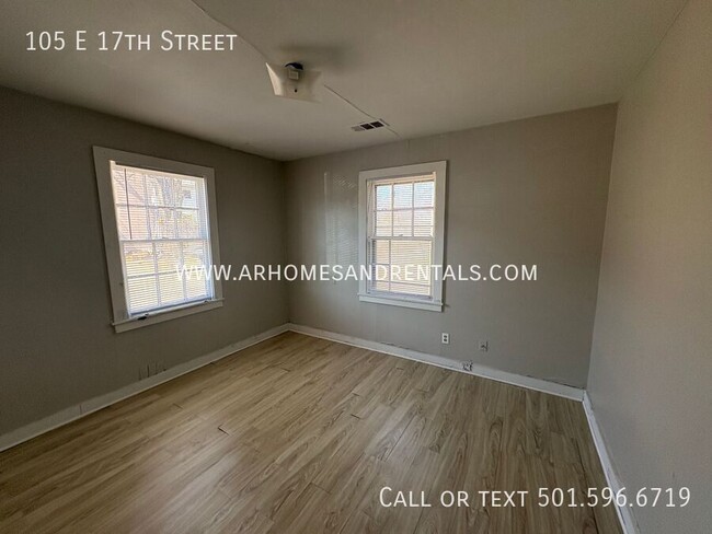 Building Photo - 105A E. 17th Street | 2 Bedrooms | 1 Bathroom