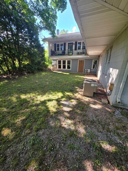 Building Photo - 1110 Pines Rd