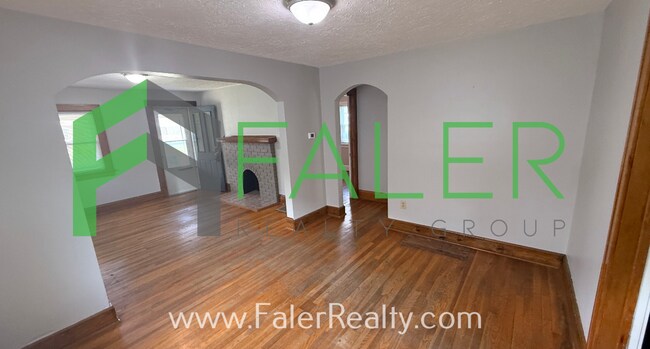 Building Photo - Charming 2-Bedroom Home