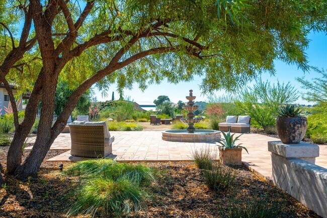 Building Photo - 6750 Golden Pheasant Ln