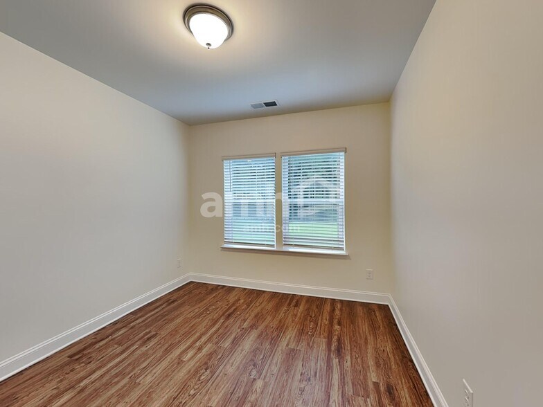 Building Photo - 1119 Bentley Pl