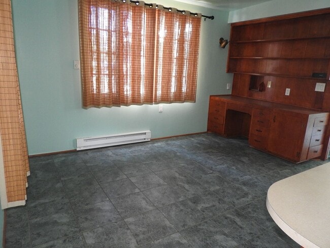 Building Photo - 2Bed 2Bath, Huge yard, PB location