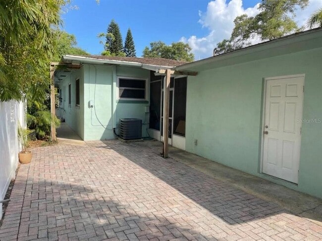 Building Photo - 807 26th Ave N