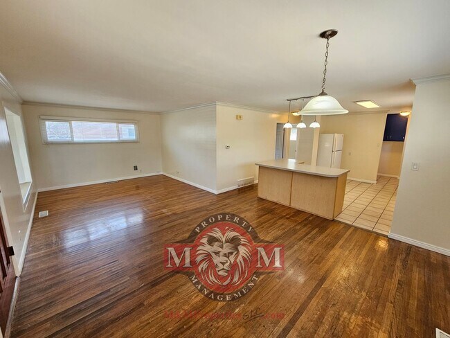 Building Photo - Great 4 Bd 2 Bath Home in Sandy