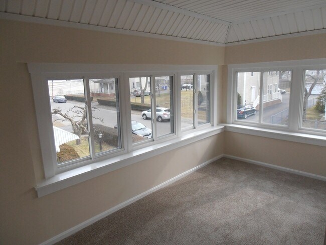 Building Photo - 13 King St