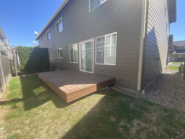Building Photo - 3 Bedroom Townhome at The Vineyard