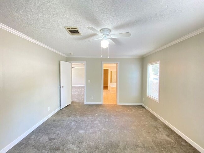 Building Photo - 1504 Carlisle Dr