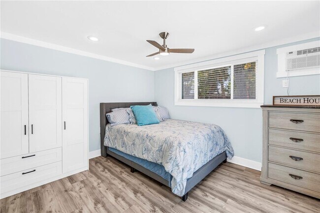 Building Photo - 6892 Gulf Winds Dr