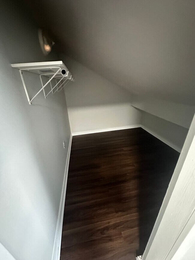 Building Photo - 146 W Lexington Ave