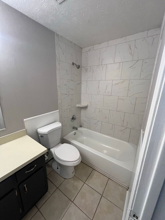 Building Photo - NOW AVAILABLE!!! Ranch 2 BEDROOM 2 BATHROO...