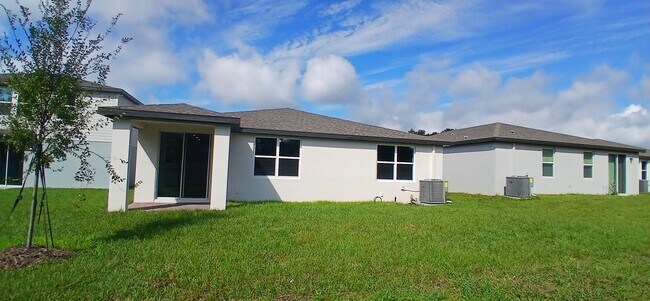 Building Photo - Like New Home in Deer Run at Crosswinds!