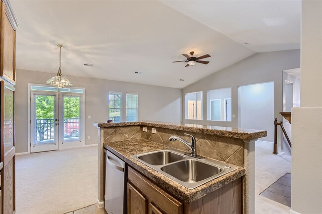 Building Photo - Newly Updated 3 Bedroom, 2 Bath Townhome I...