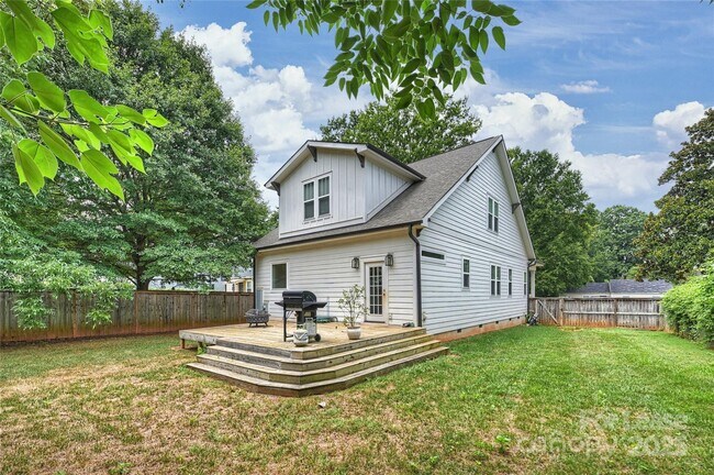 Building Photo - 126 N Smallwood Pl