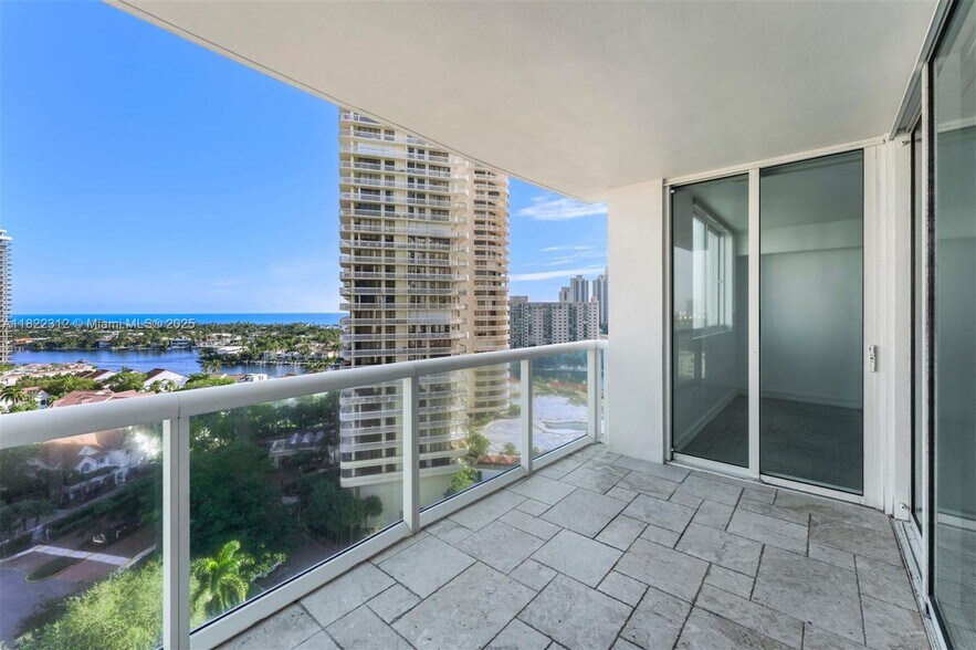 Building Photo - 19400 Turnberry Way