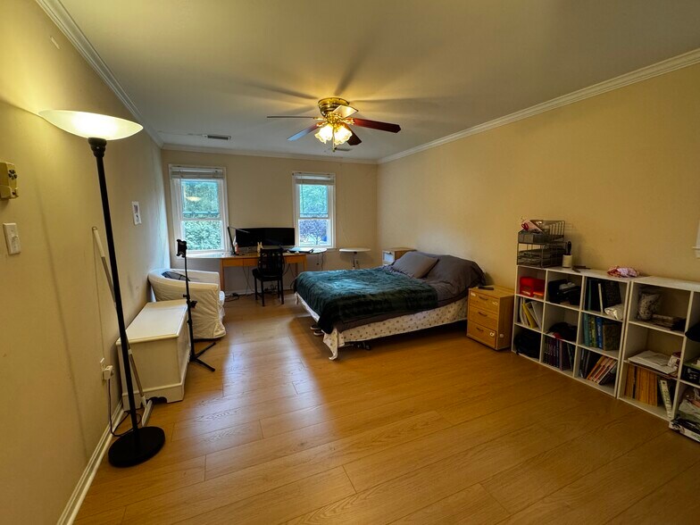 Building Photo - 12129 Holly Knoll Cir