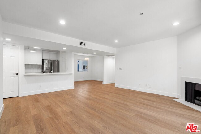 Building Photo - 16100 Sunset Blvd