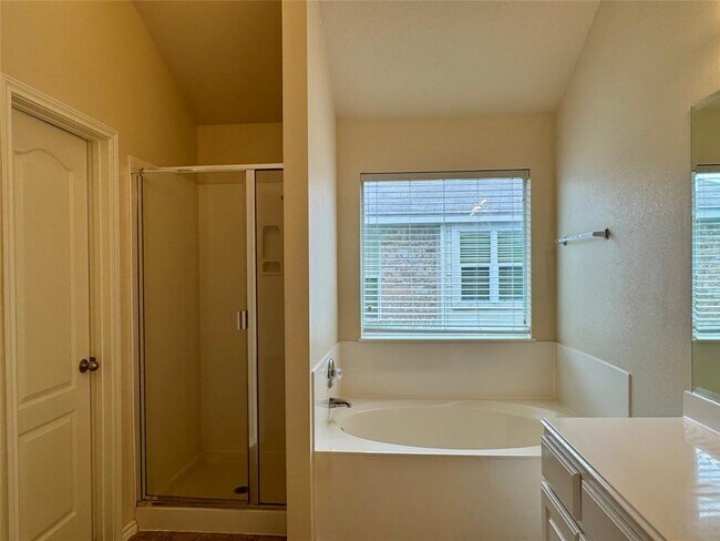 Building Photo - 1692 Amberwood Loop