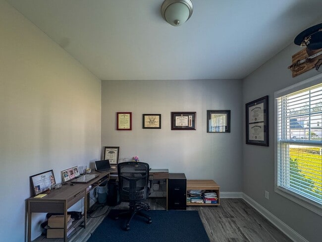 Building Photo - Spacious 4 Bed 3 Bed Home in Pine Forest School District