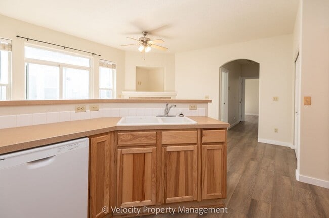 Building Photo - 1025 NE Rambling Ln