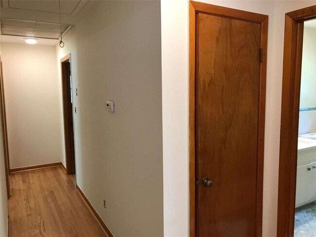 Building Photo - 1321 Mary Dale Dr SW
