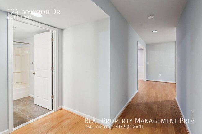 Building Photo - 124 Ivywood Dr