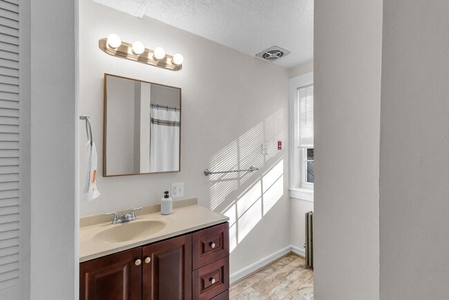 Building Photo - 36 Kulig St