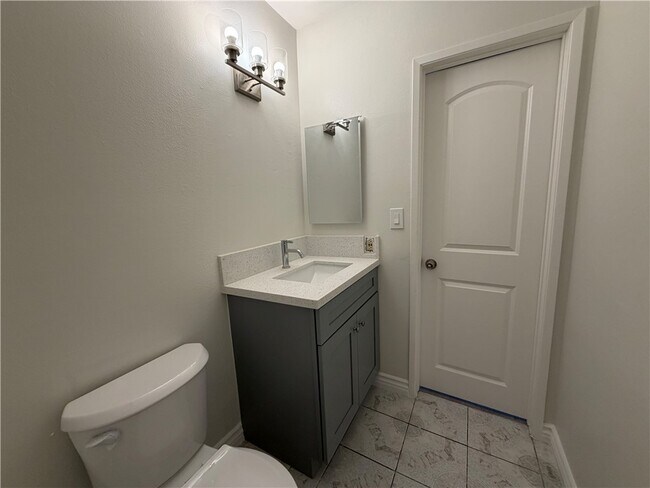 Building Photo - 2052 Lewis Ave