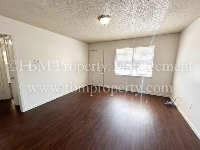Building Photo - Willow Court Apartments, Unit 301 - Cozy 2...