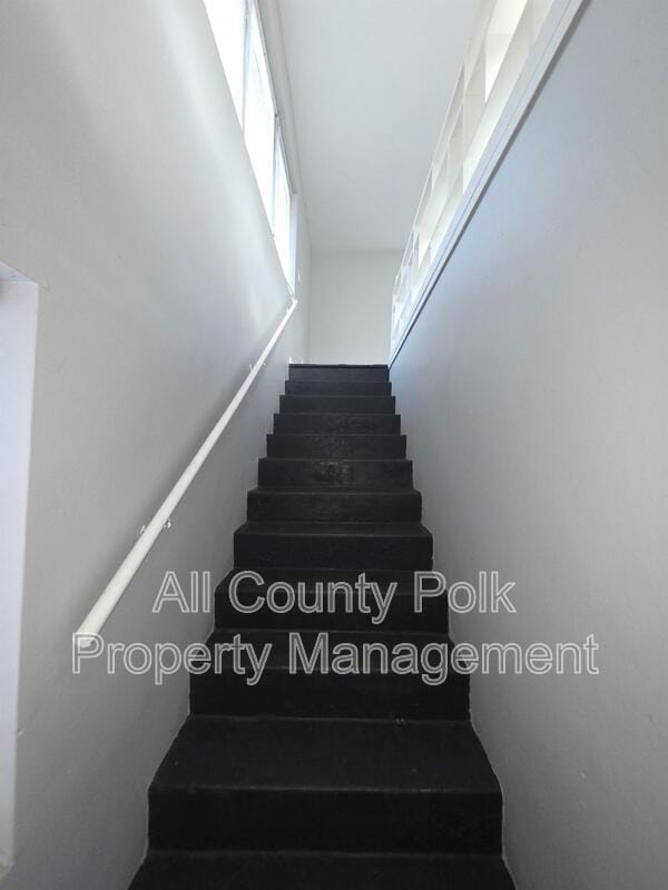 Building Photo - 936 E Lime St