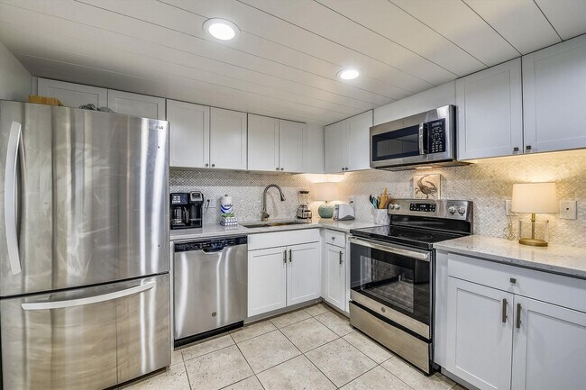 Building Photo - 23223 Front Beach Rd