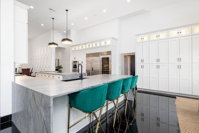 Building Photo - Located in the gated Valhalla community in Brentwood