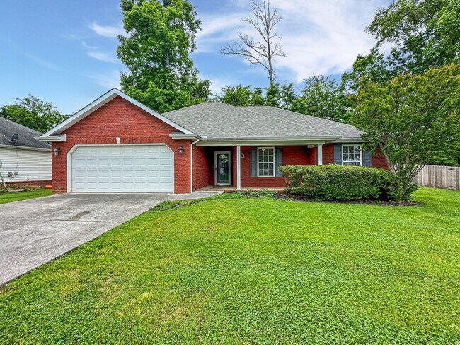 Primary Photo - Charming Single Level 3-Bedroom South Knox...