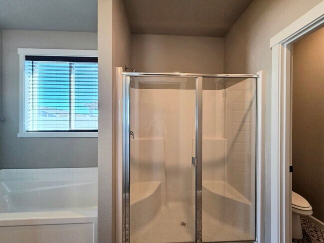 Building Photo - New 4 Bed Rambler | Fenced Yard | 2-car Garage | Move-In Ready House for Rent in Quincy!