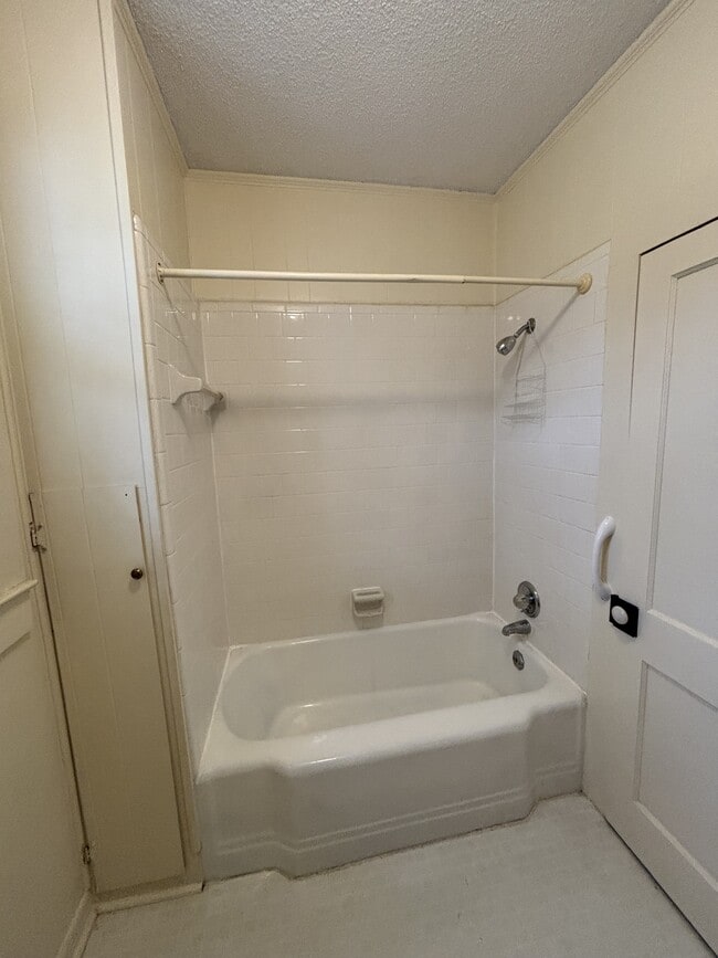 Building Photo - 800 Lennie Ln