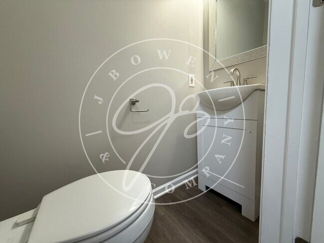 Building Photo - "Charming 3-Bedroom Perrysburg Home with 3 Baths and a Finished Basement!"