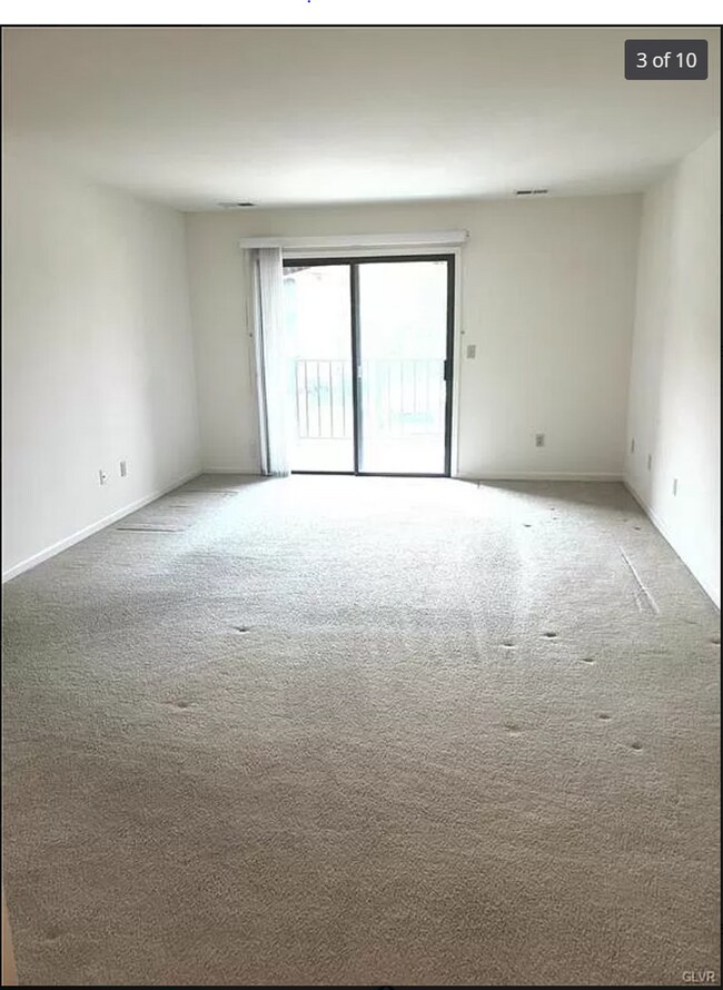 Living Room - 938 Cold Spring Rd
