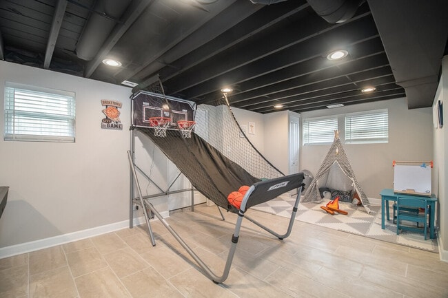 Building Photo - 5539-47 W Archer Ave