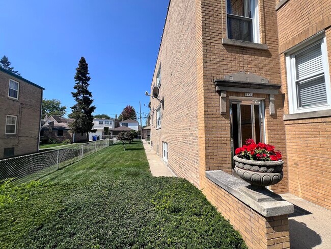 Building Photo - 4934 N Marmora Ave
