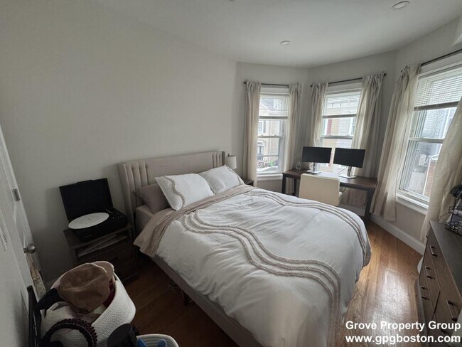 Building Photo - 4 bedroom in Boston MA 02127