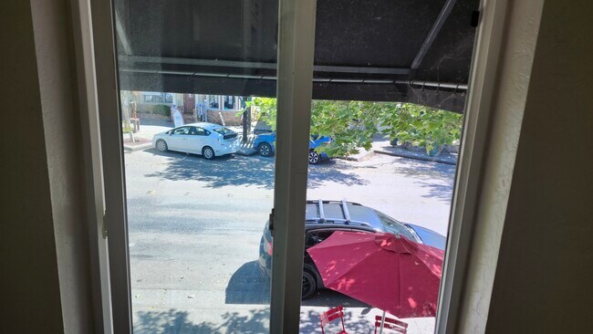 Building Photo - 225 N Cloverdale Blvd
