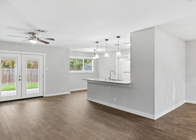 Building Photo - Updated 3 Bedroom Home in Northside ISD with Pool Access