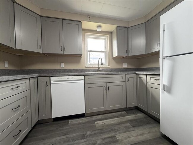 Building Photo - 1156 Eisenhower Dr