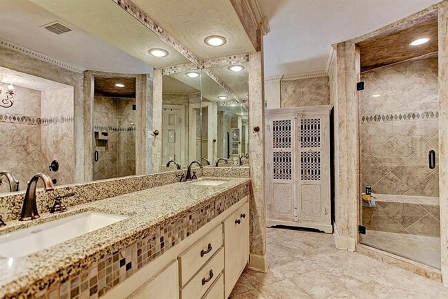 Building Photo - 2607 Crossvine Cir