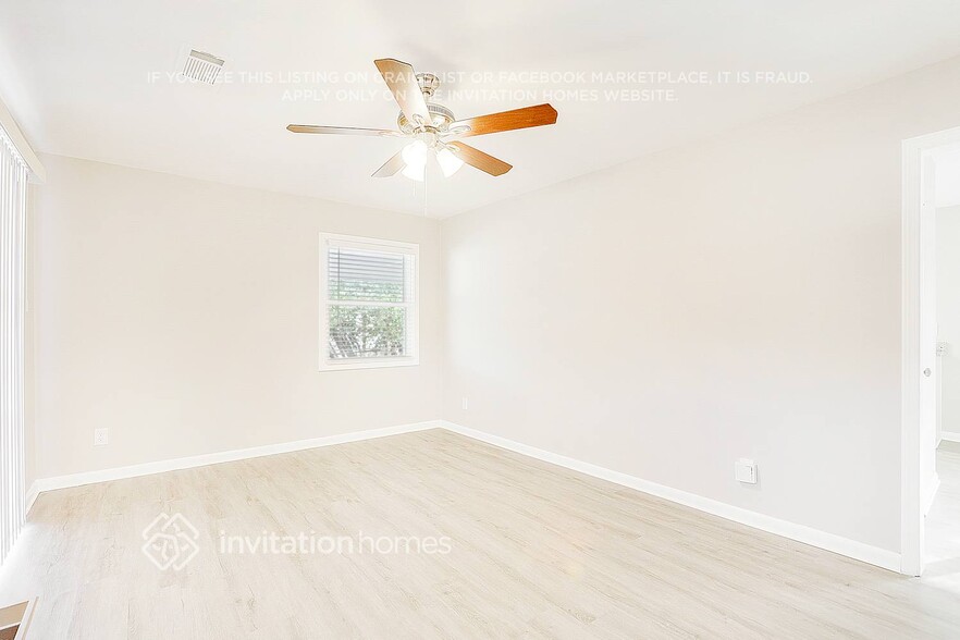 Building Photo - 2355 Collier Dr