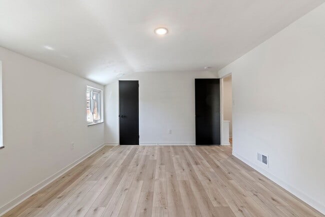 Building Photo - READY FOR MOVE IN! Don't miss this RENOVATED 2 bedroom in BEECHVIEW!