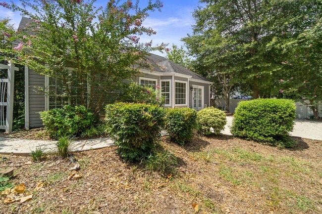 Building Photo - Beautiful 3 Bedroom Ranch Home Located In Ballantyne Area